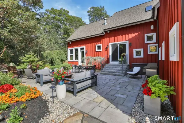 84 Hollister Drive, Avon, CT 06001