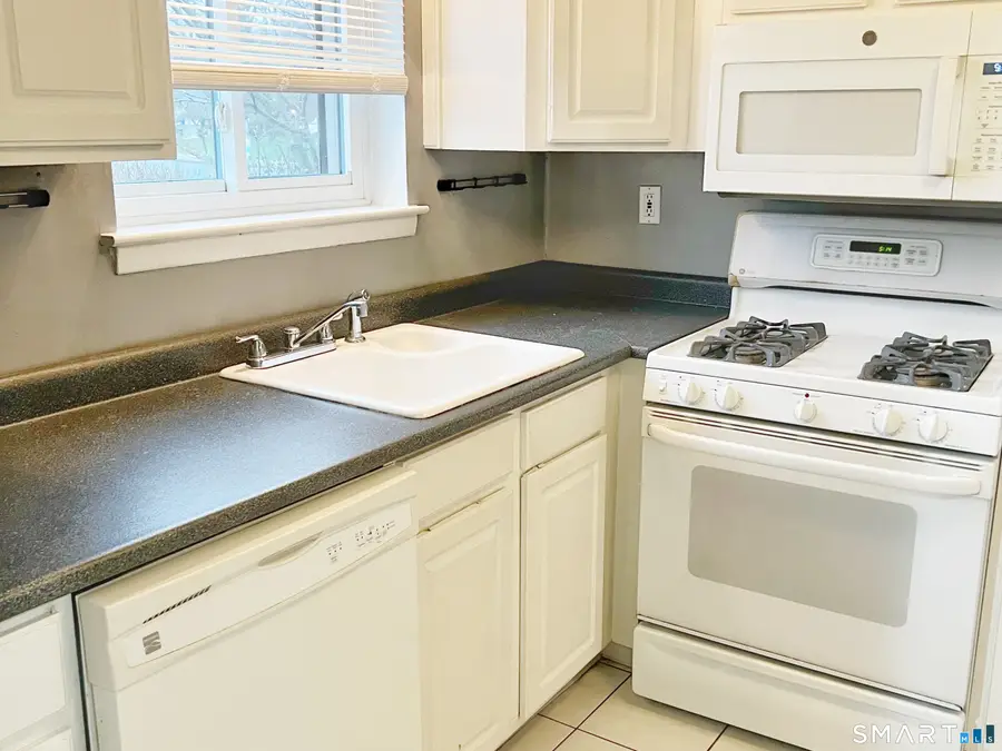 94 Wakefield Circle #94, East Hartford, CT 06118 - #3