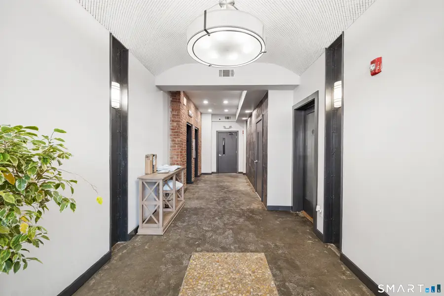 881 Lafayette Boulevard #4L, Bridgeport, CT 06604 - #2