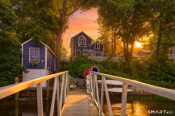 11 Stanton Street, Waterford, CT 06385