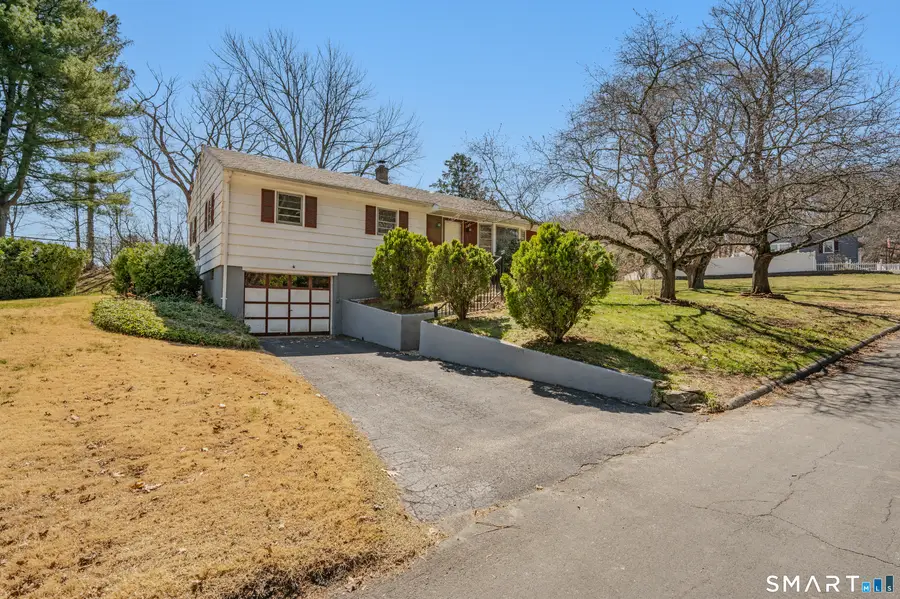 8 Holly Hill Drive, Uncasville, CT 06382 - #2