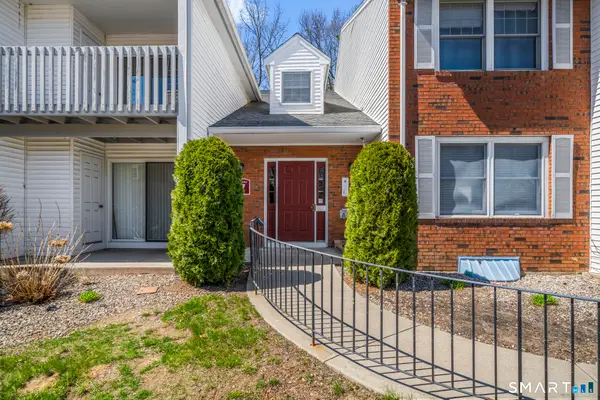 7 Concorde Way #B2, Windsor Locks, CT 06096