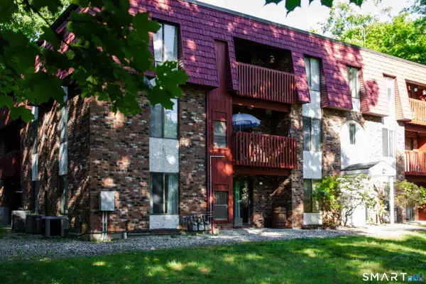 10 Woodsedge Drive #1A, Newington, CT 06111