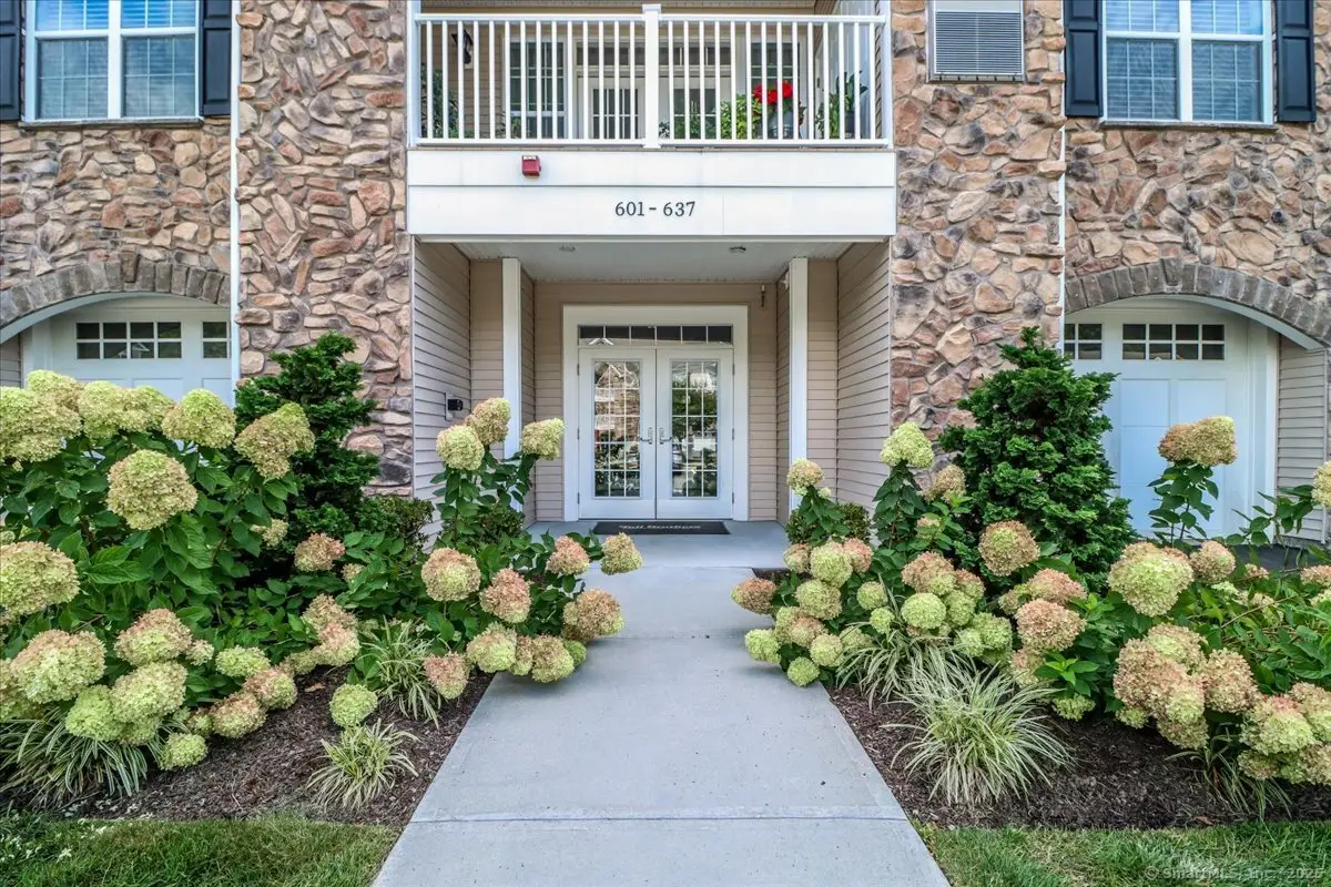 603 Brookside Court #603, Newtown, CT 06470 - #1