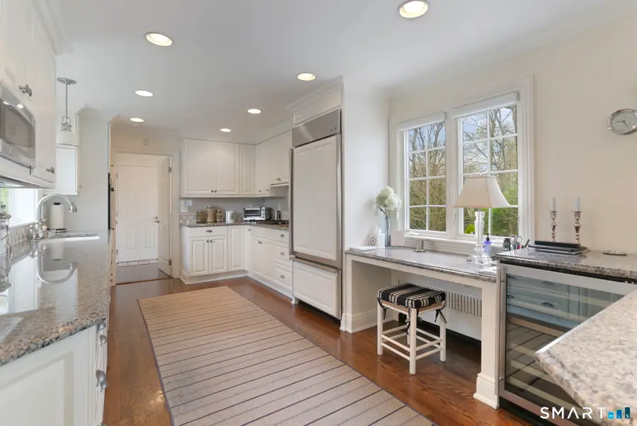 25 Lakewood Circle North, Greenwich, CT 06830 - #3