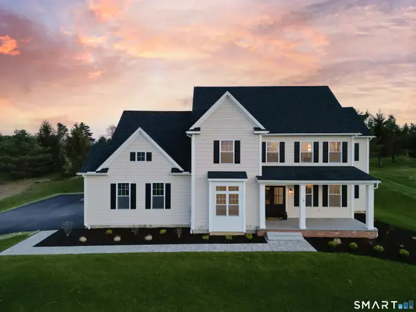 16 Mountain Top Pass, Burlington, CT 06013
