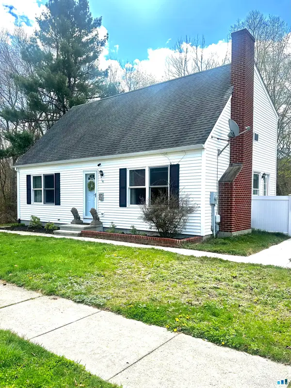 67 Deerfield Ridge Drive, Groton, CT 06355