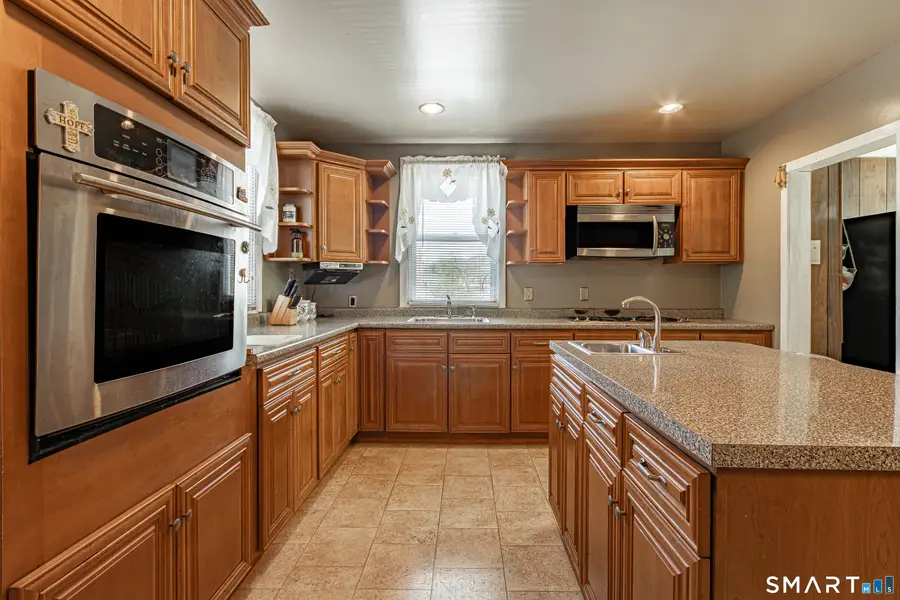 34 Queen Street, Meriden, CT 06451 - #3