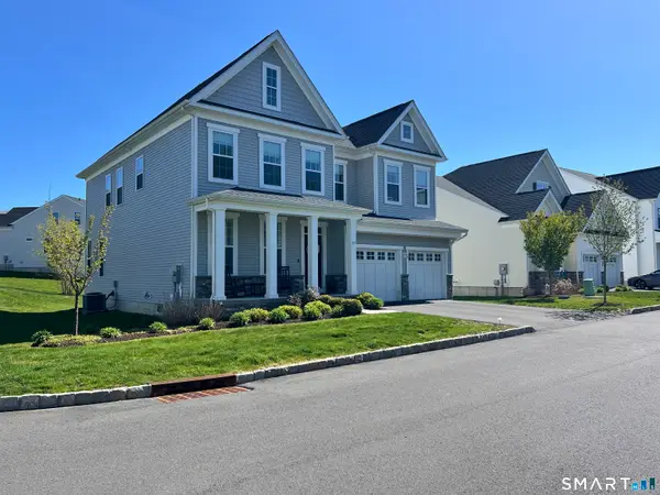 19 Enclave Circle #19, Newtown, CT 06470