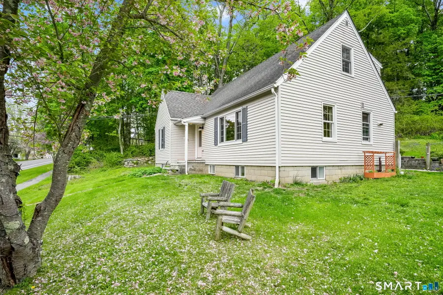 39 North Main Street, Sharon, CT 06069 - #2