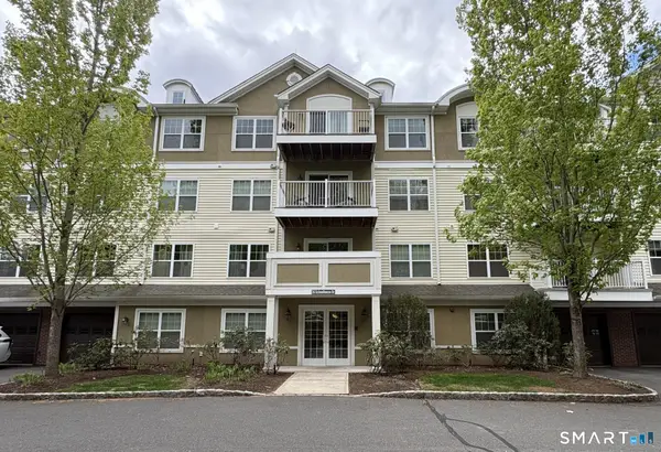 26 Schoolhouse Drive #405, West Hartford, CT 06110