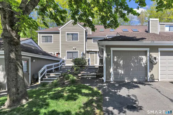 9 Country Walk #9, Shelton, CT 06484