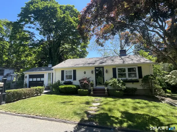 17 Grandview Terrace, Essex, CT 06426