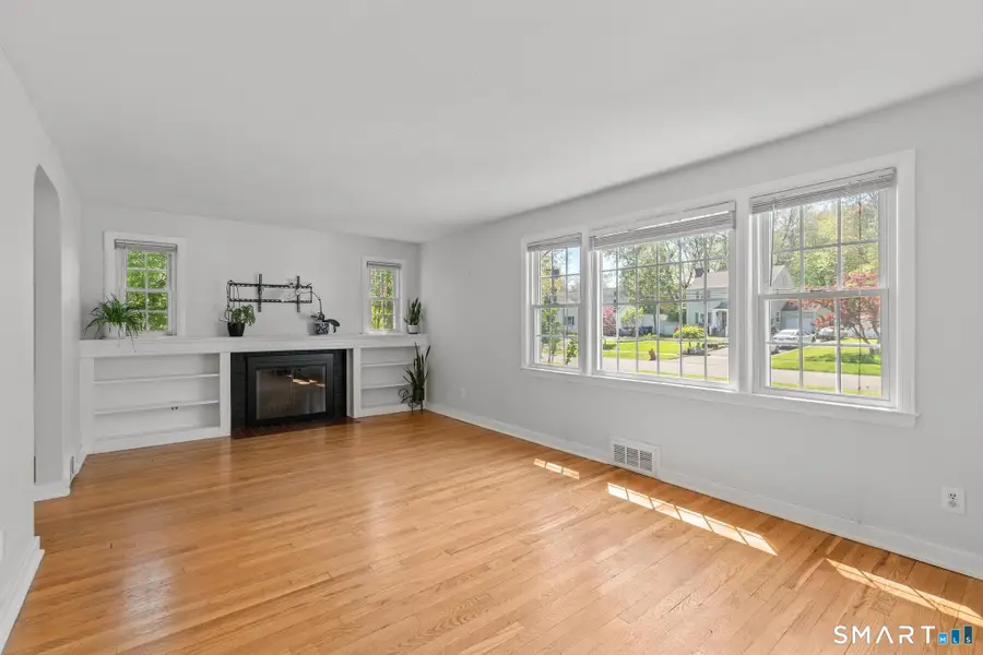 20 Seneca Road, West Hartford, CT 06117 - #3