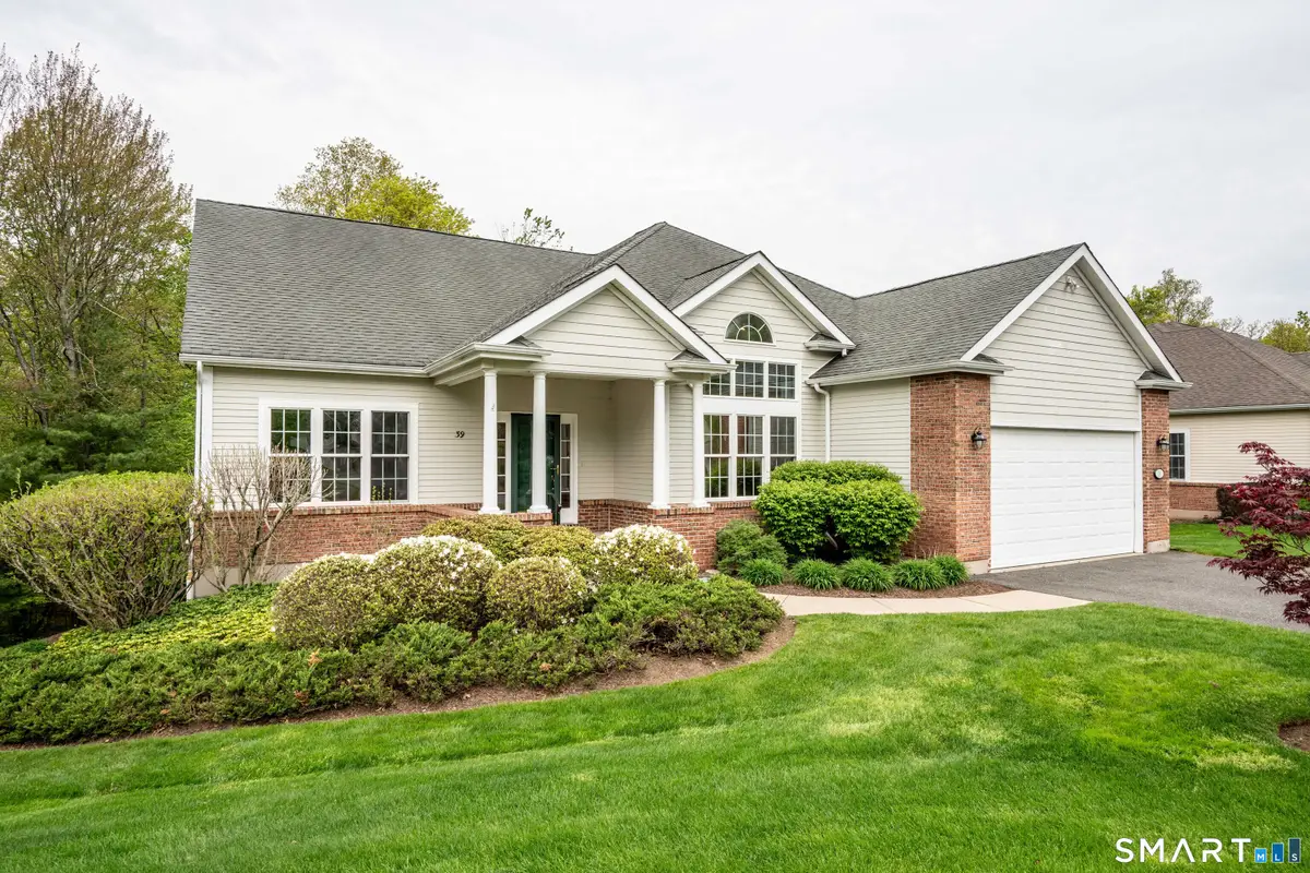39 Emily Way #39, West Hartford, CT 06107 - #1