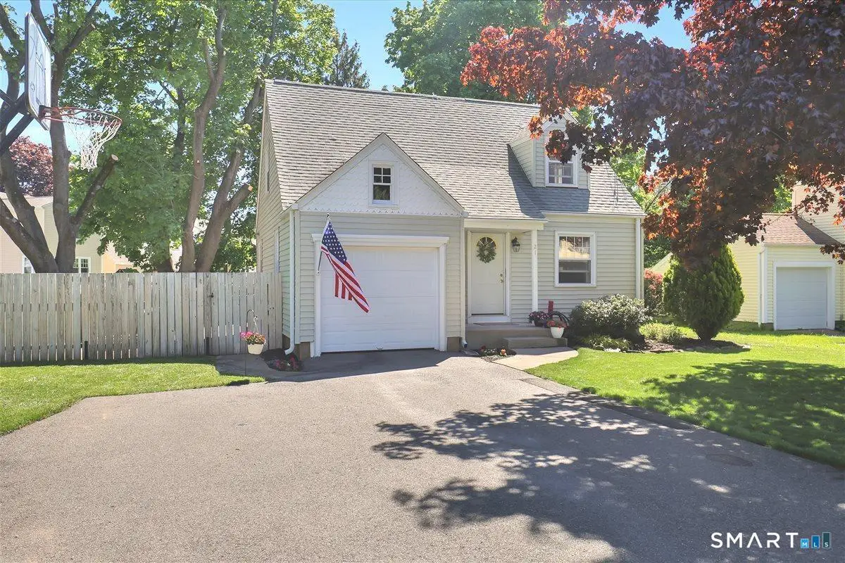 21 Kensington Street, Manchester, CT 06040 - #1