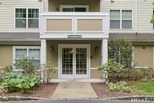 26 Schoolhouse Drive #101, West Hartford, CT 06110