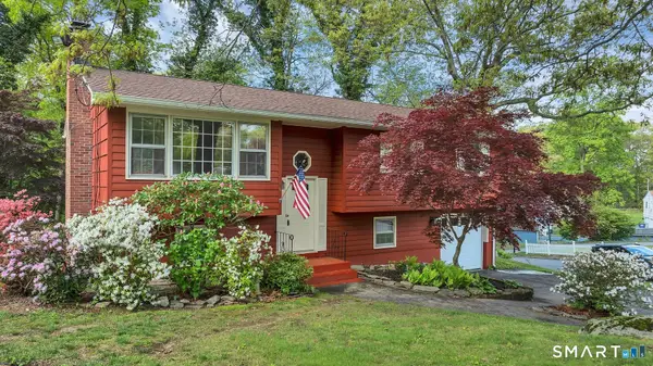 1 Holly Lane, Ledyard, CT 06335