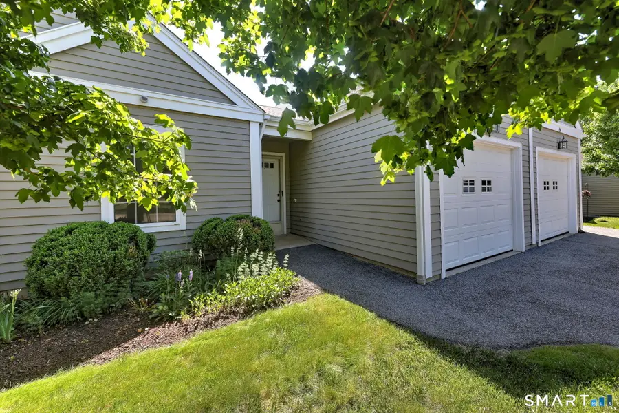 65 Elizabeth Circle #65, Newtown, CT 06482 - #2