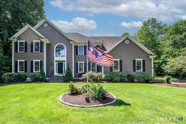 10 Canterbury Lane, Newtown, CT 06482