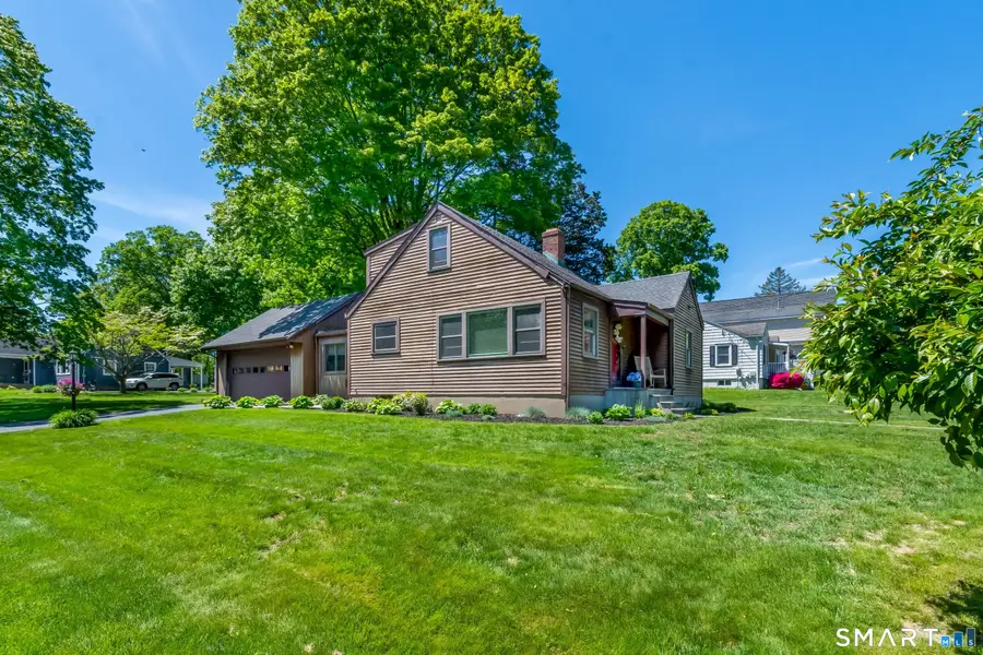 22 Elizabeth Street, Trumbull, CT 06611 - #3