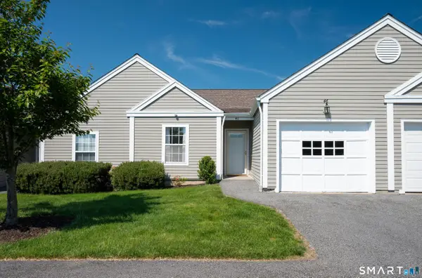 46 Elizabeth Circle #46, Newtown, CT 06482