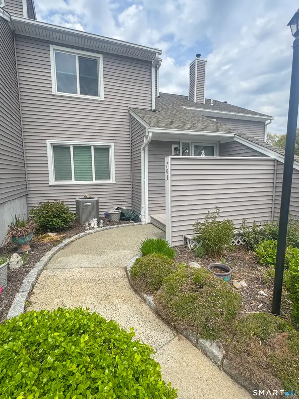 703 Golf Drive #703, East Haven, CT 06512