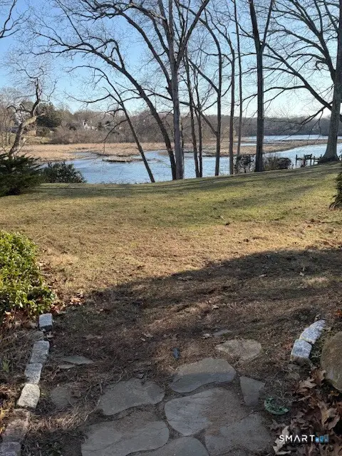 85 River Road #M4, Essex, CT 06426