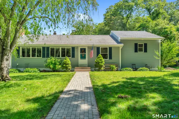 13 Foxcroft Road, East Lyme, CT 06357