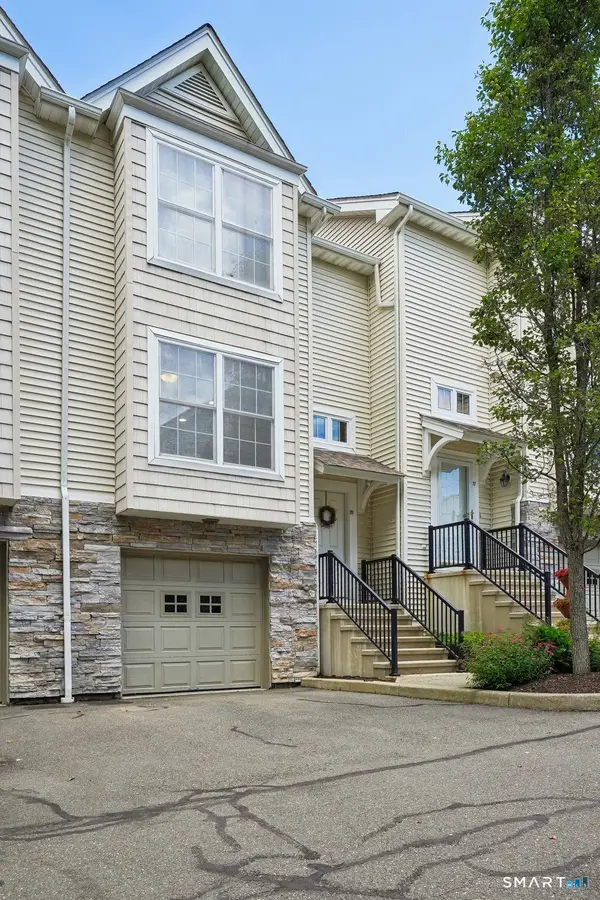 32 Crows Nest Lane #28, Danbury, CT 06810