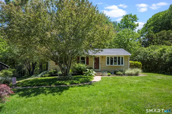 16 Pollys Lane, Montville, CT 06382