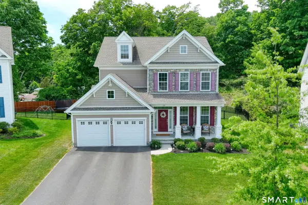 33 South Crossing Way, Bethel, CT 06801