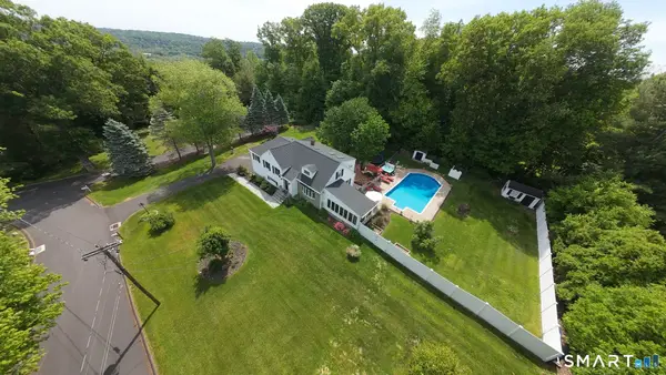 13 Pleasant Rise Circle, Brookfield, CT 06804