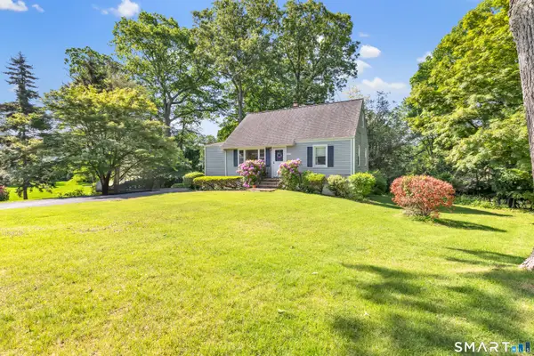 36 Romanock Place, Fairfield, CT 06824