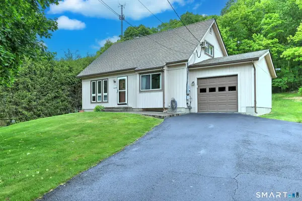 4 Windsor Place, Naugatuck, CT 06770