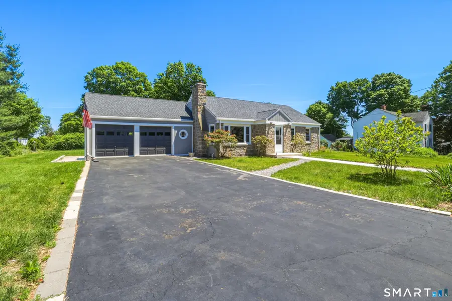 24 Crown Street, Trumbull, CT 06611 - #3
