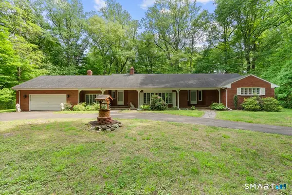 12 Jenick Lane, Woodbridge, CT 06525