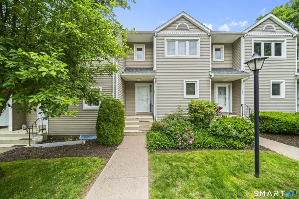 102 Oak Ridge Drive #102, Windsor Locks, CT 06096