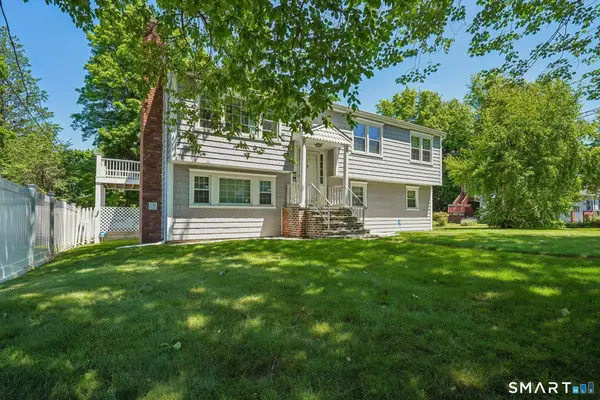 11 Stuart Drive, Greenwich, CT 06870