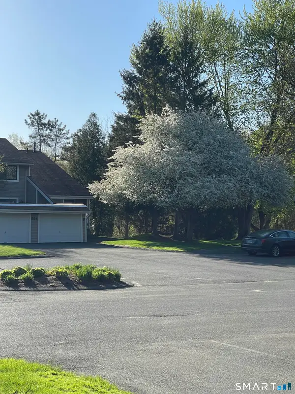 594 Mountain Road #D, West Hartford, CT 06117
