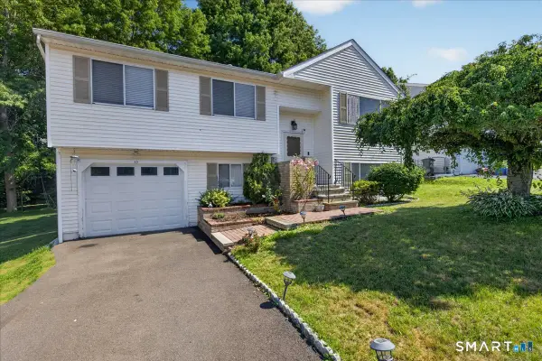 35 Mallard Lane, East Haven, CT 06512