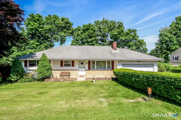 9 Manning Street, New Fairfield, CT 06812