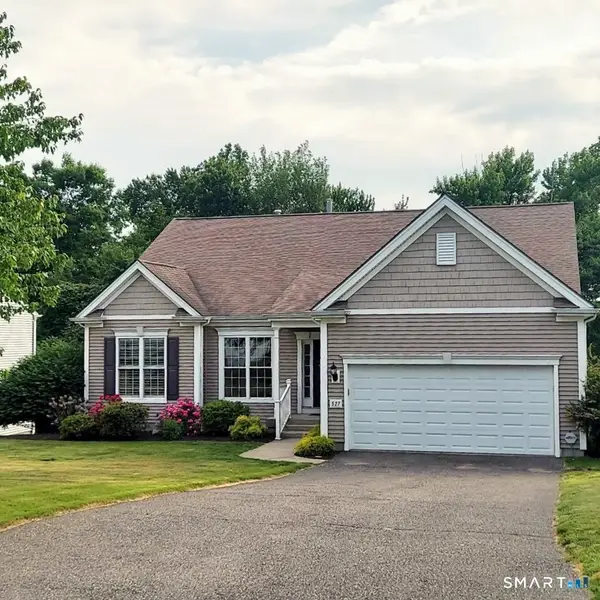 527 Putting Green Lane #527, Oxford, CT 06478