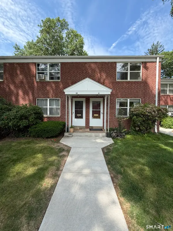 61 Arnold Way #61, West Hartford, CT 06119