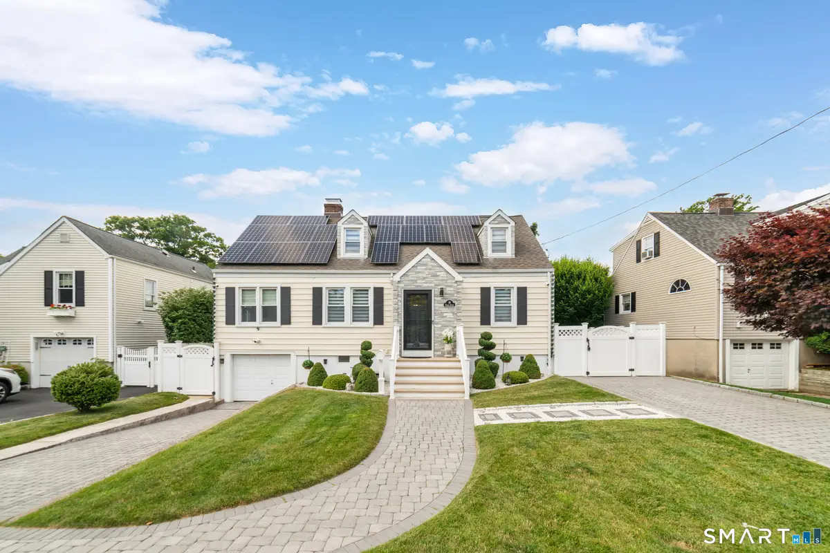 18 Fairlea Avenue, Stratford, CT 06614 - #1