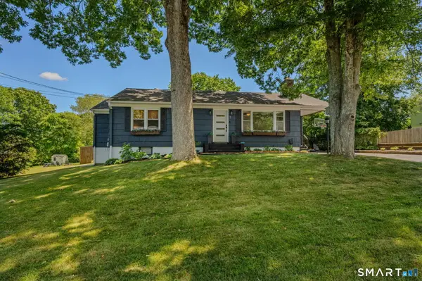 9 Hilltop Terrace, Waterford, CT 06385