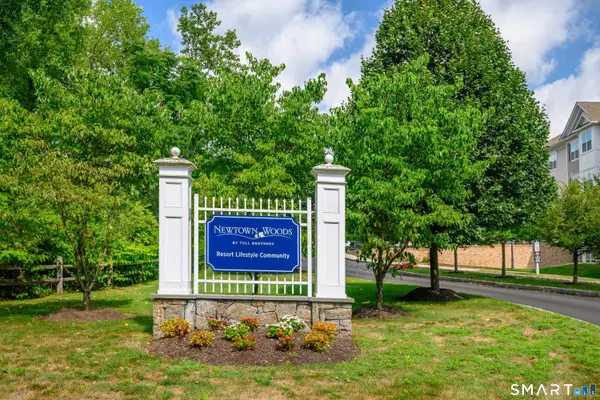 832 Brookside Court #832, Newtown, CT 06470