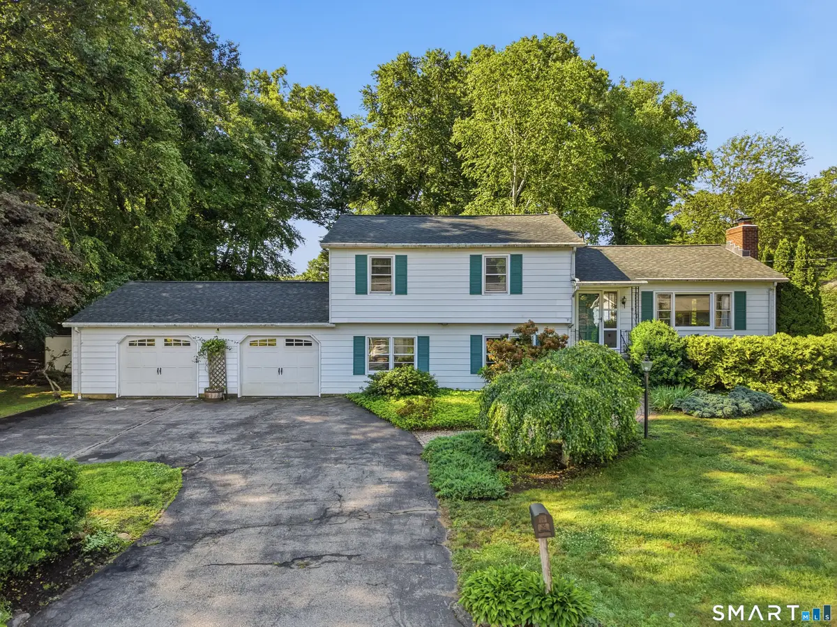 18 Oakridge Drive, Gales Ferry, CT 06335 - #1
