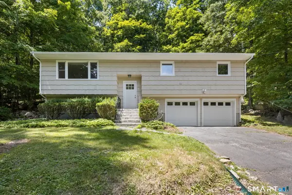 2 Oakwood Drive, New Fairfield, CT 06812
