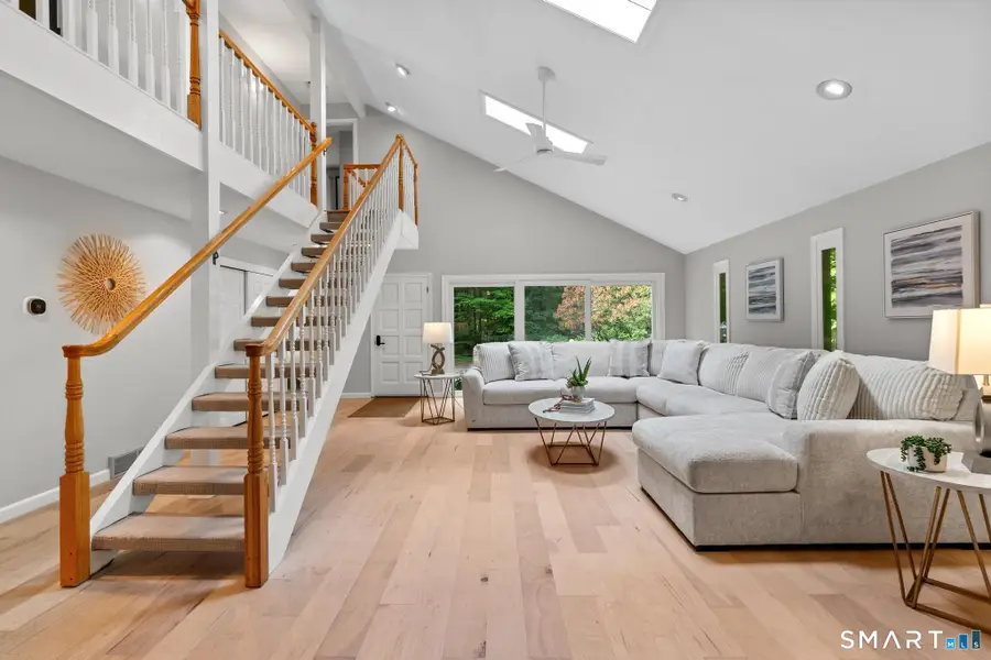 12 Linda Lane, Simsbury, CT 06070 - #2